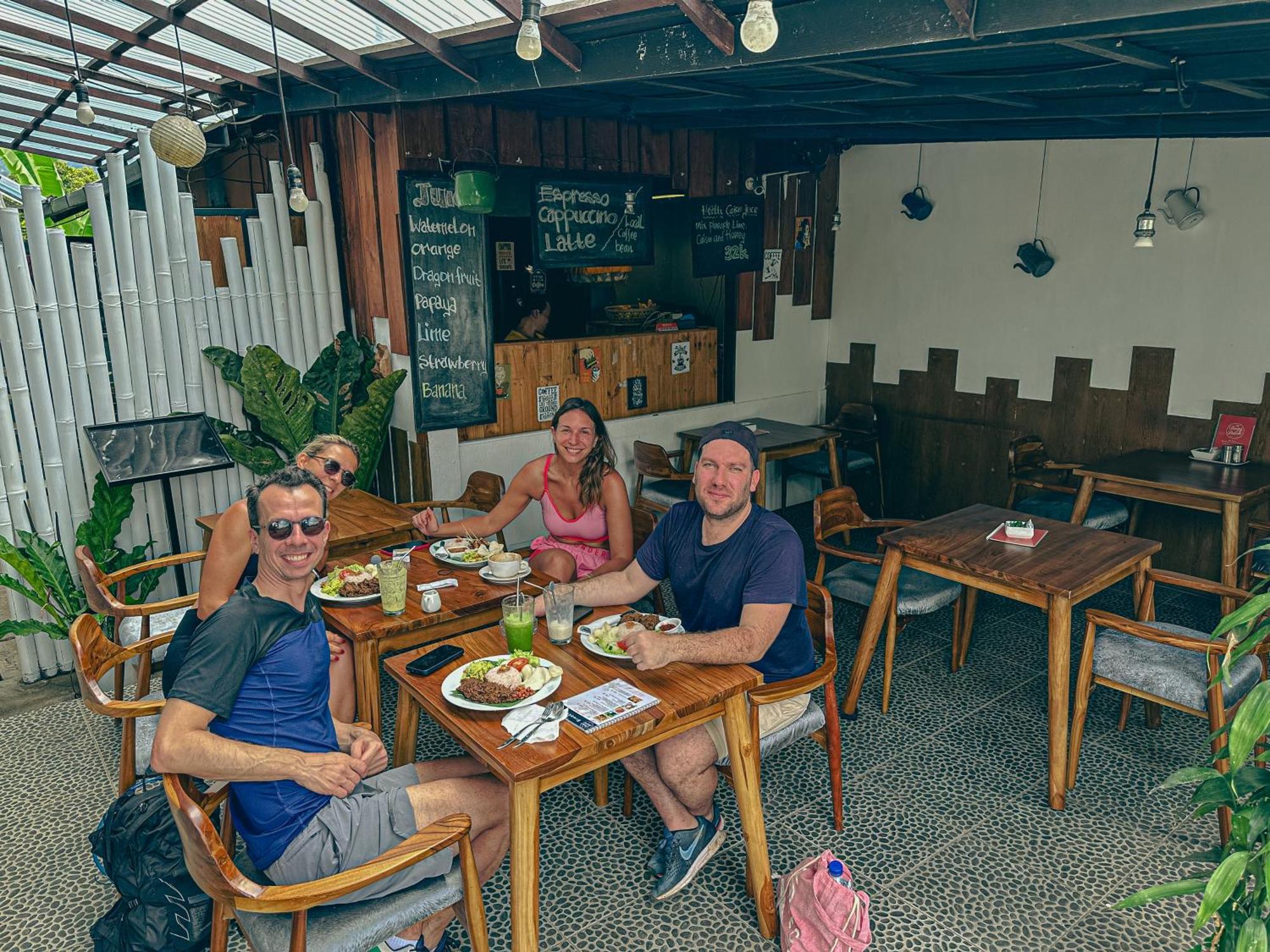 Dong Paloh Hostel Munduk Eksteriør bilde