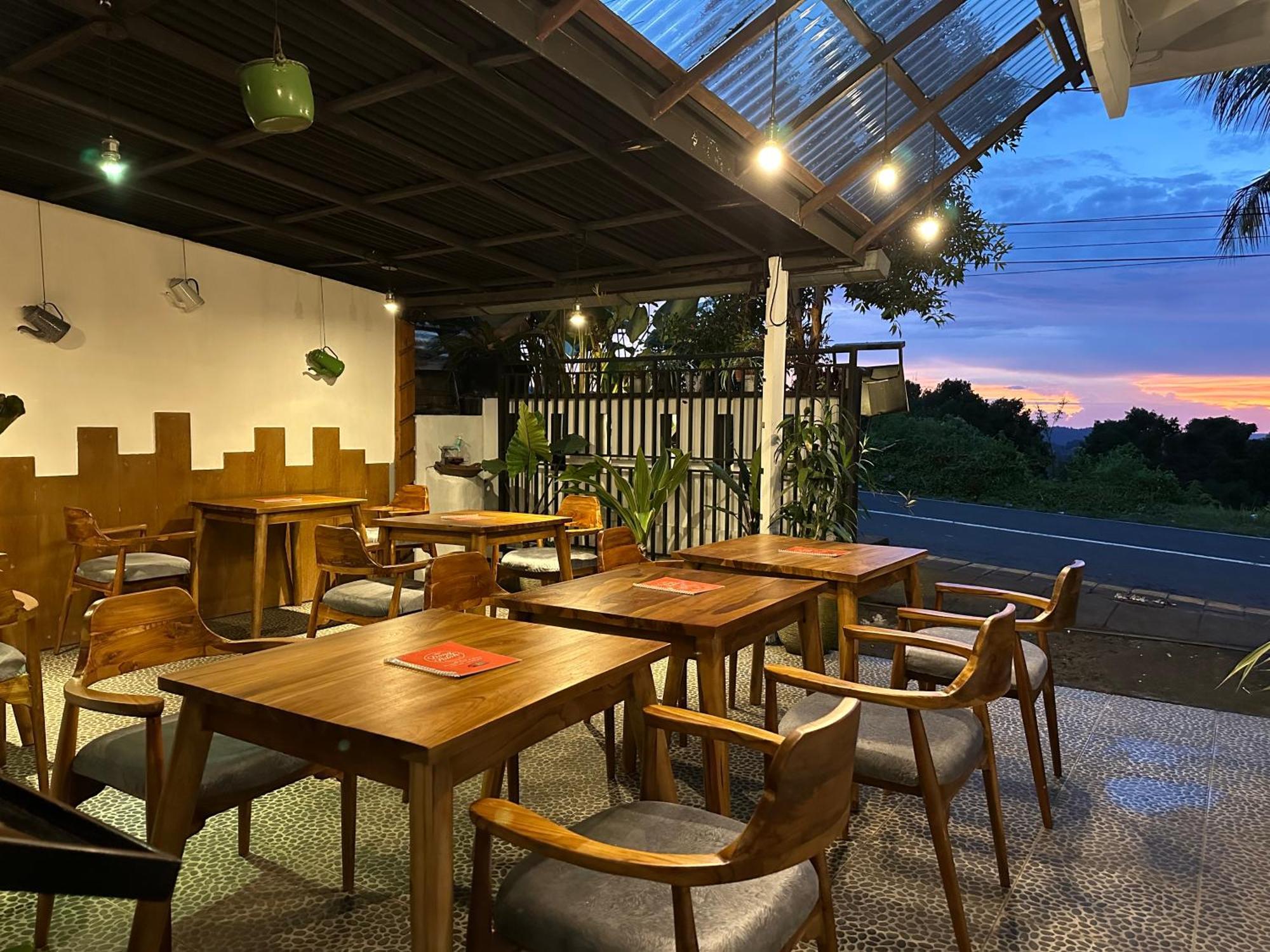Dong Paloh Hostel Munduk Eksteriør bilde